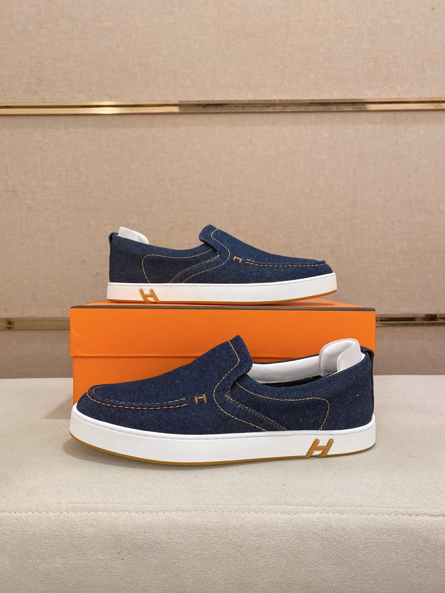 Men's clothing and shoes💰: 442💰《HERMES》【Classic original single version】Hermès; top 🔝purchase agent🔍🔍men's latest 🇺🇸 counter sales simultaneously, imported from Italy original ▲▲cowhide ▲▲ (high-end, nobility, class) ) Exquisite workmanship (Italian 🇮🇹 imported water-dyed 🐂 cowhide lining) sole: original sole provided by the original factory, ⚠️exclusive double-layer activity·TPR·rubber·combined molded outsole; super comfortable·wear-resistant·non-slip·environmental protection The real thing is more beautiful if you take the real thing (high quality, follow the order). You can enter and exit the counter at will * Number of yards: 38-44 (45 can be customized and cannot be returned or exchanged)